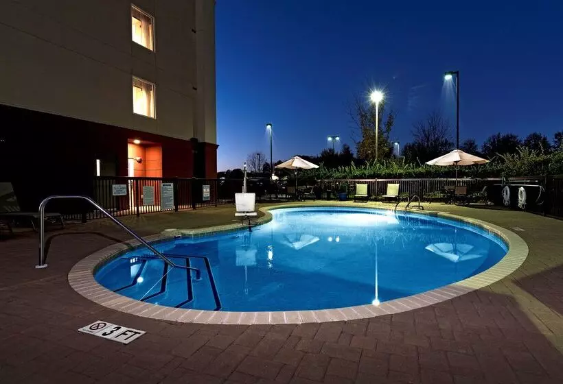 هتل Hampton Inn Statesville