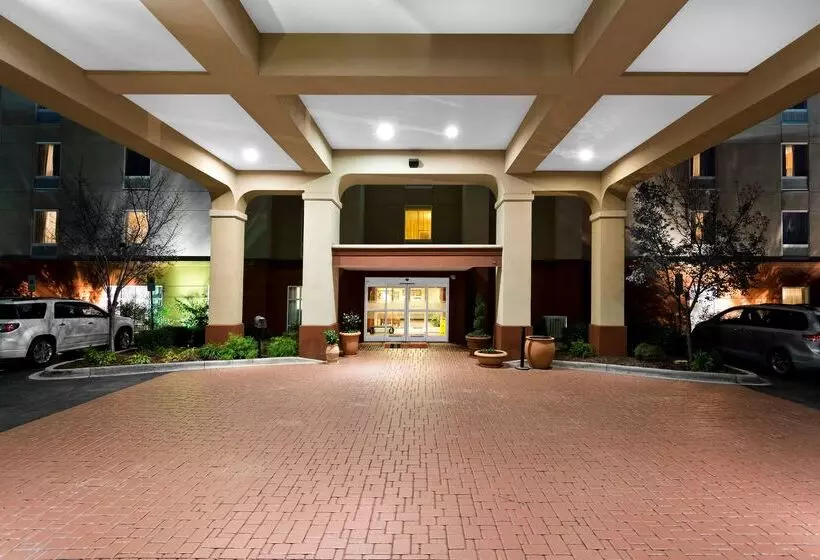 هتل Hampton Inn Statesville