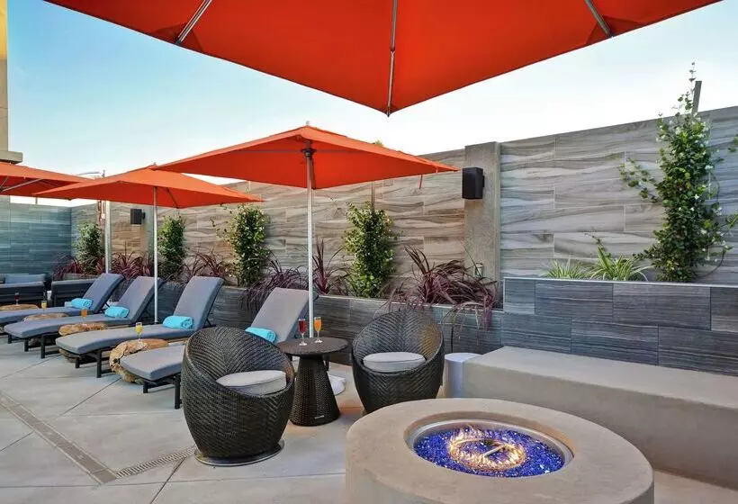 هتل Hampton Inn & Suites Los Angeles Burbank Airport