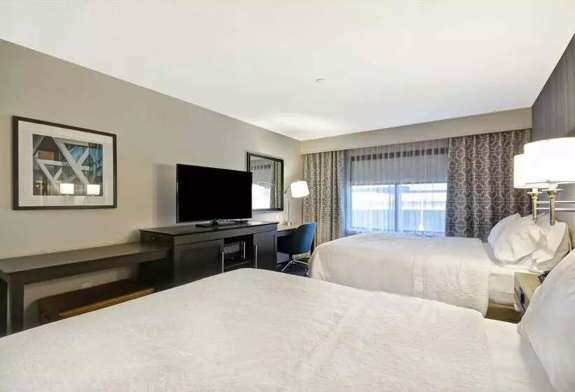 هتل Hampton Inn & Suites Los Angeles Burbank Airport