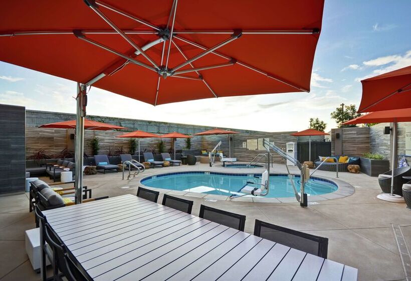 בית מלון כפרי Hampton Inn & Suites Los Angeles Burbank Airport