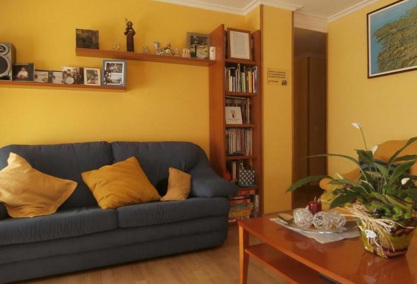 هتل Hostal El Volante