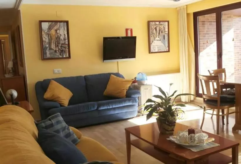 Hotel Hostal El Volante