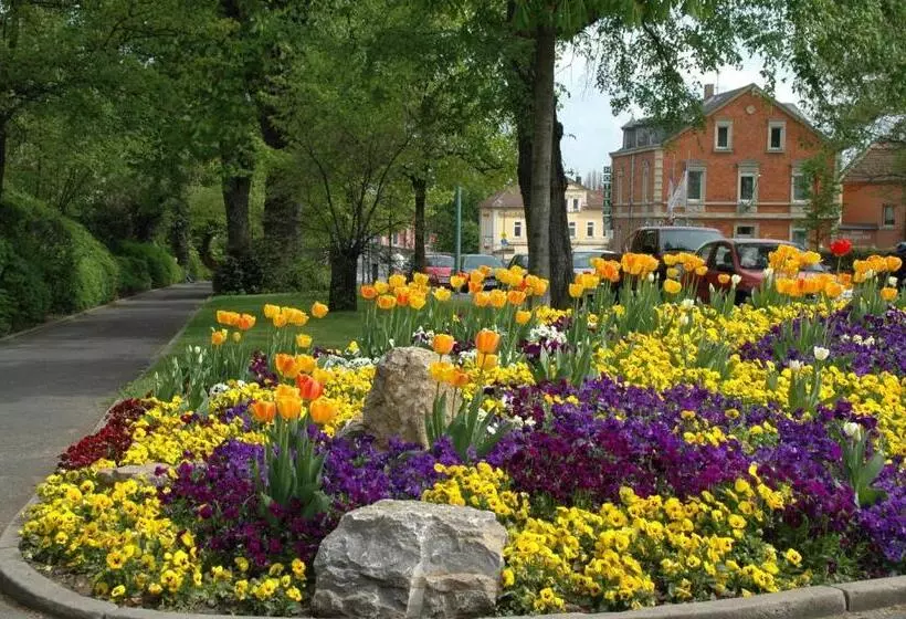 Отель Kitzinger Hof An Der B8