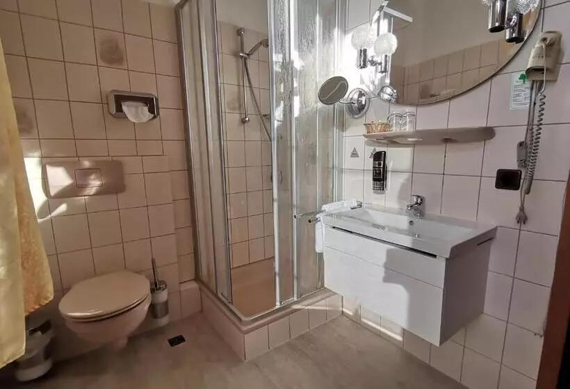 Отель Kitzinger Hof An Der B8