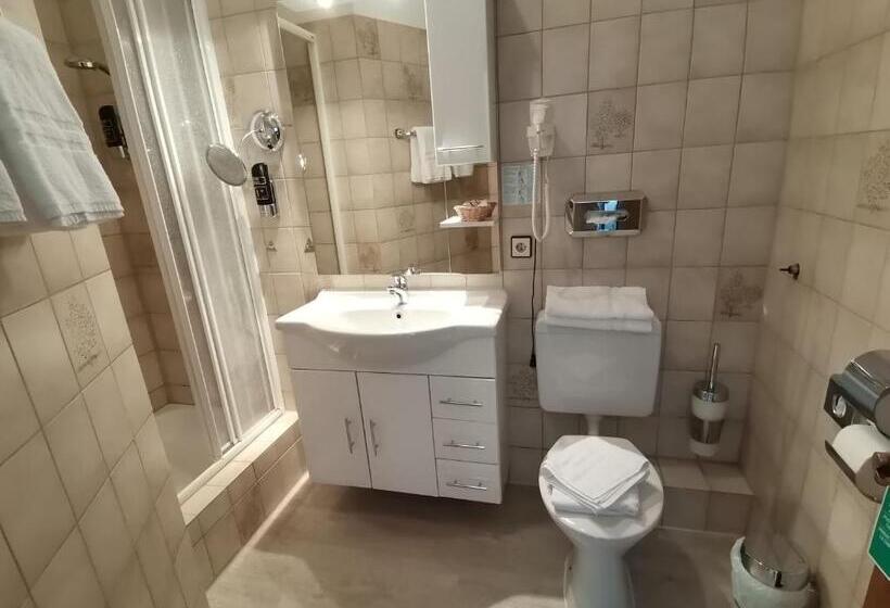 Otel Kitzinger Hof An Der B8