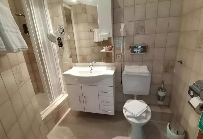 Отель Kitzinger Hof An Der B8