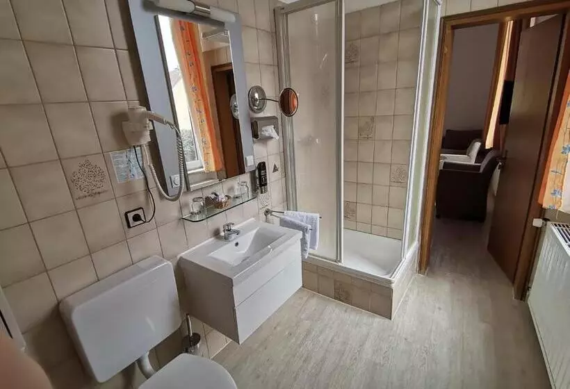 Отель Kitzinger Hof An Der B8