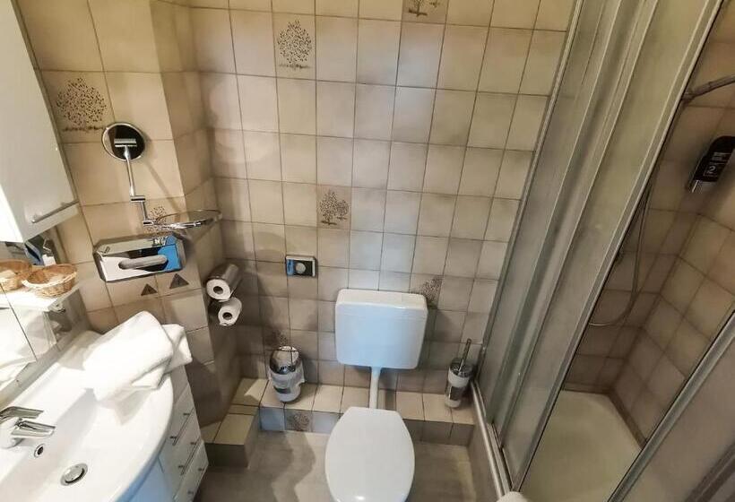 Otel Kitzinger Hof An Der B8