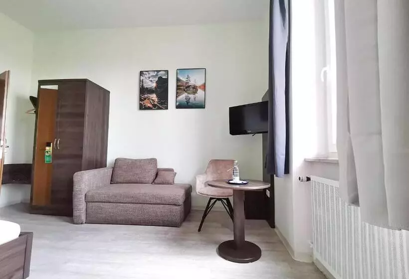 Отель Kitzinger Hof An Der B8