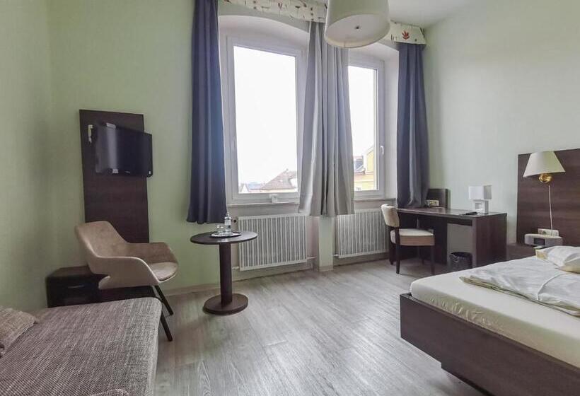 Otel Kitzinger Hof An Der B8