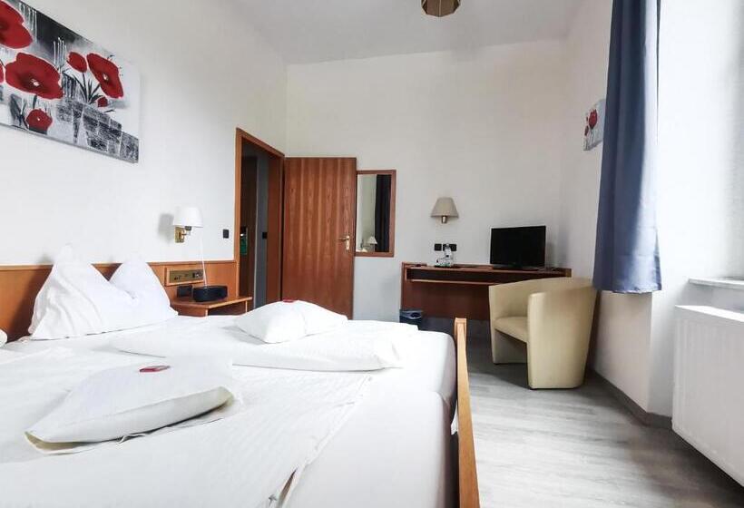 Hotel Kitzinger Hof An Der B8