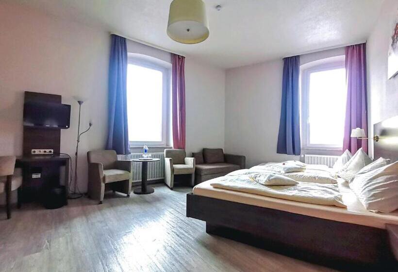 Hotel Kitzinger Hof An Der B8