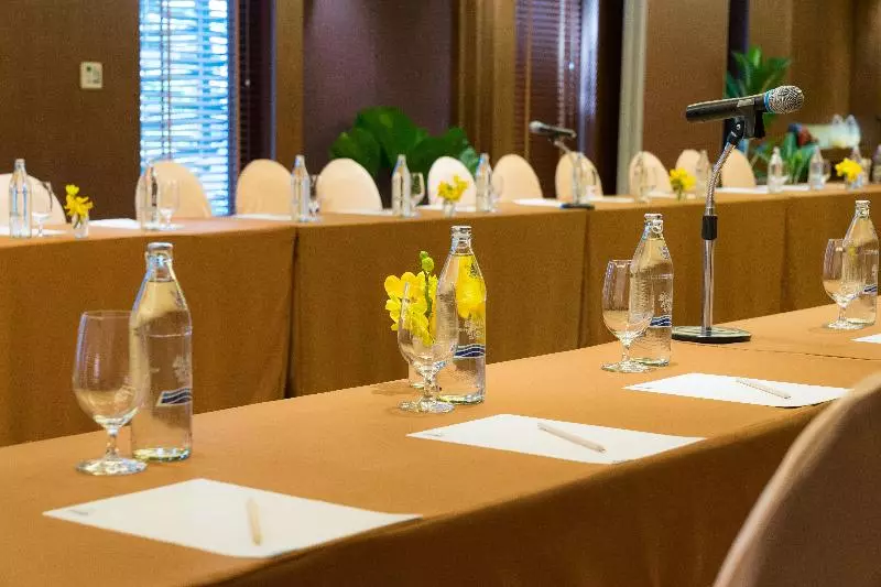 Hotel Loligo Resort Hua Hin + A Fresh Twist By Let S Sea