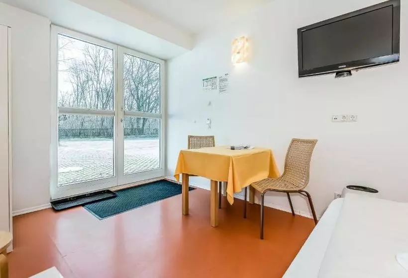 ホテル Pension Carl Aschheim