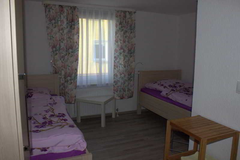 ホテル Privatzimmer Laatzen