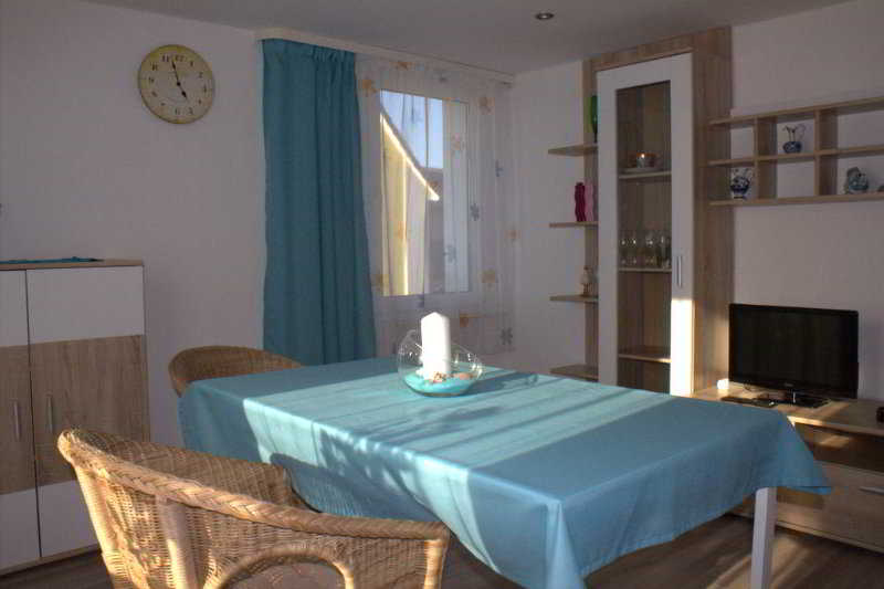 ホテル Privatzimmer Laatzen