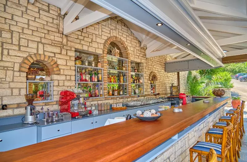 Chrismos Luxury Suites & Studios