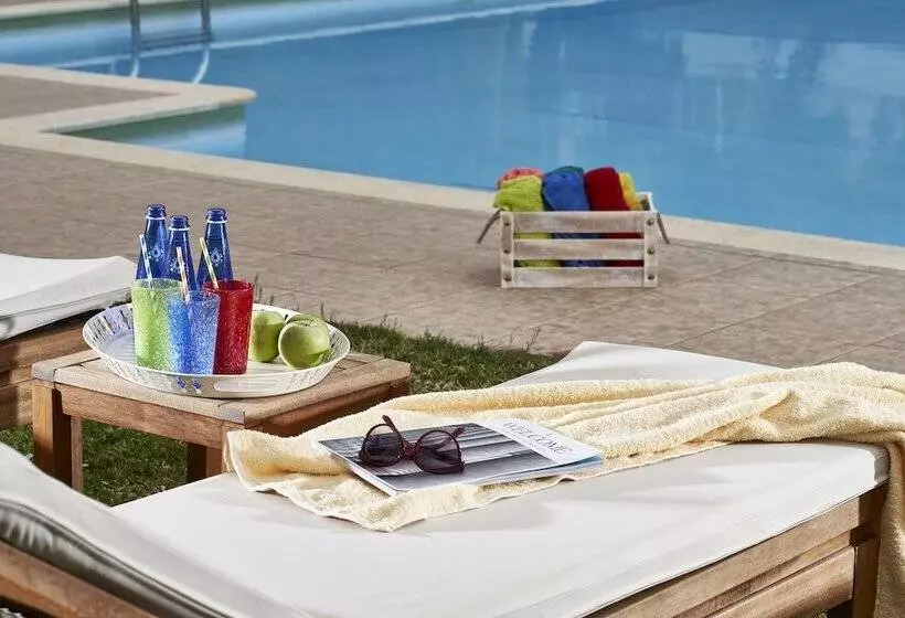 ホテル Civitel Attik Rooms & Suites