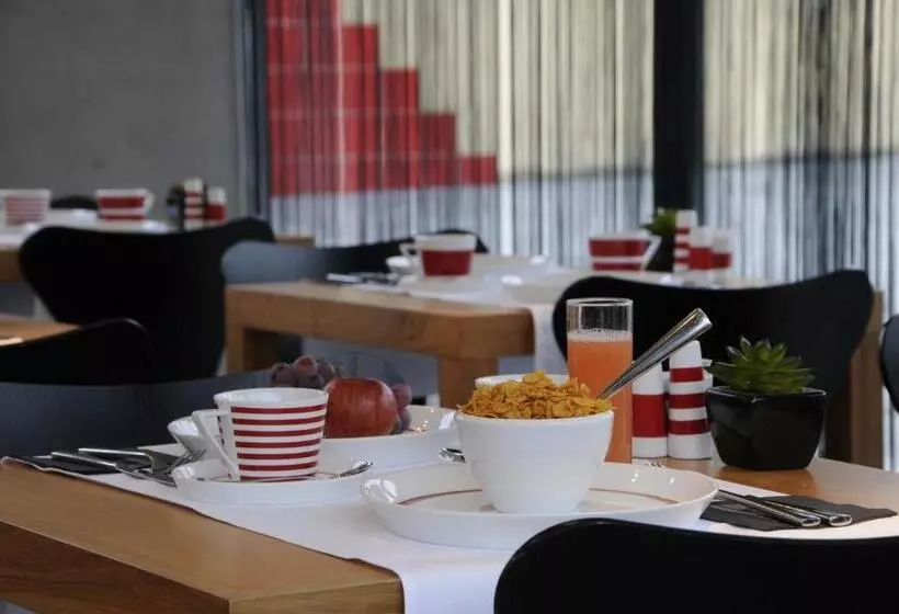 هتل Corbie Lommel