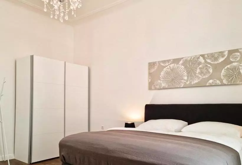 호텔 Pension Mozart   Newly Renovated