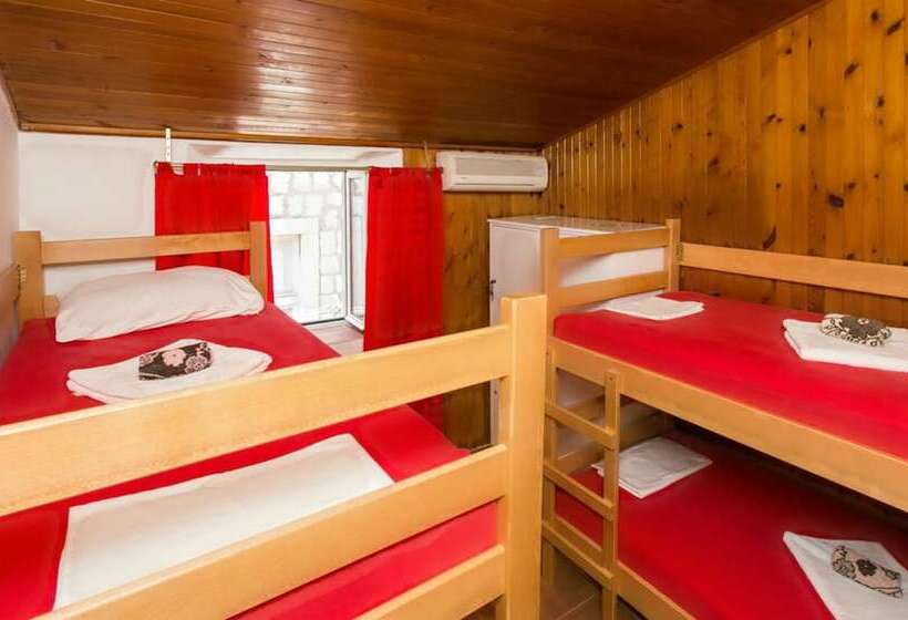 בית מלון כפרי The City Place Hostel