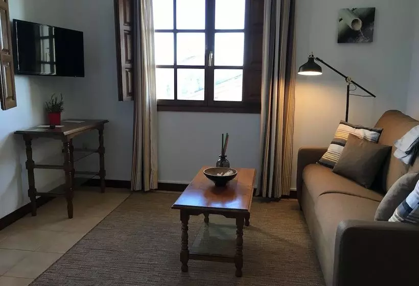 Apartamentos El Cardeo