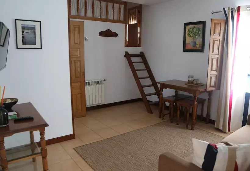 Apartamentos El Cardeo