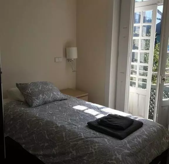 ベッドアンドブレックファースト Camelia Rooms