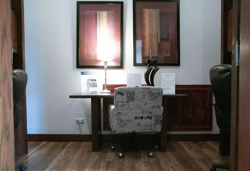 هتل Best Western Plus Chihuahua Aeropuerto