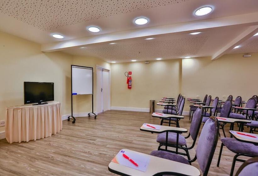 ホテル Dubai Macaé By Atlântica