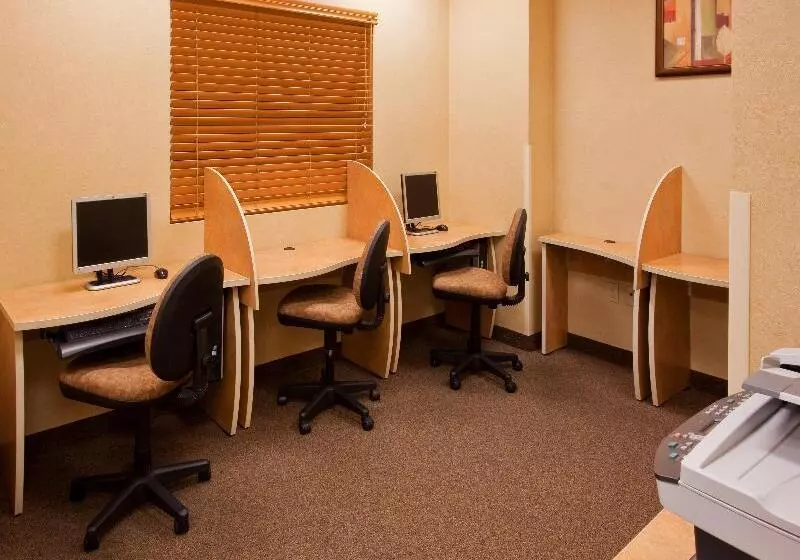 فندق Holiday Inn Express Saltillo Zona Aeropuerto, An Ihg