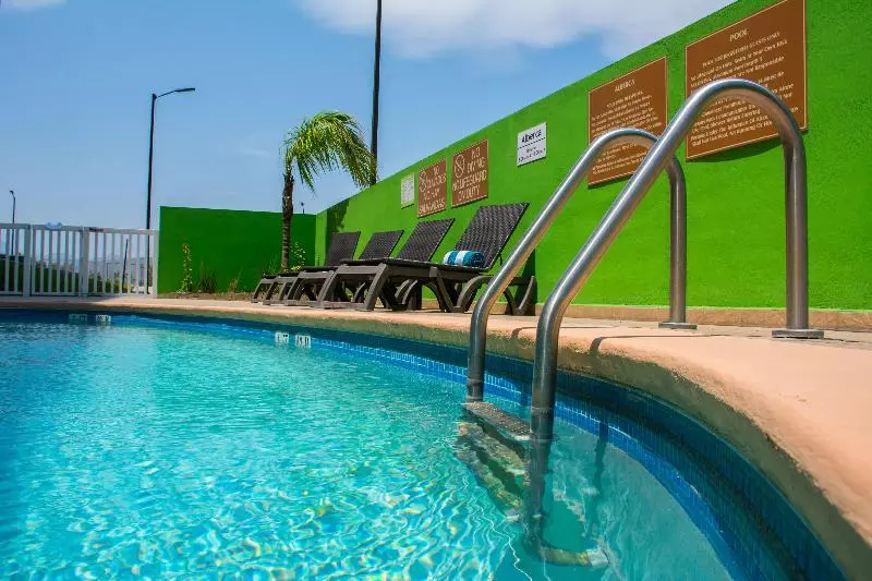 فندق Holiday Inn Express Saltillo Zona Aeropuerto, An Ihg