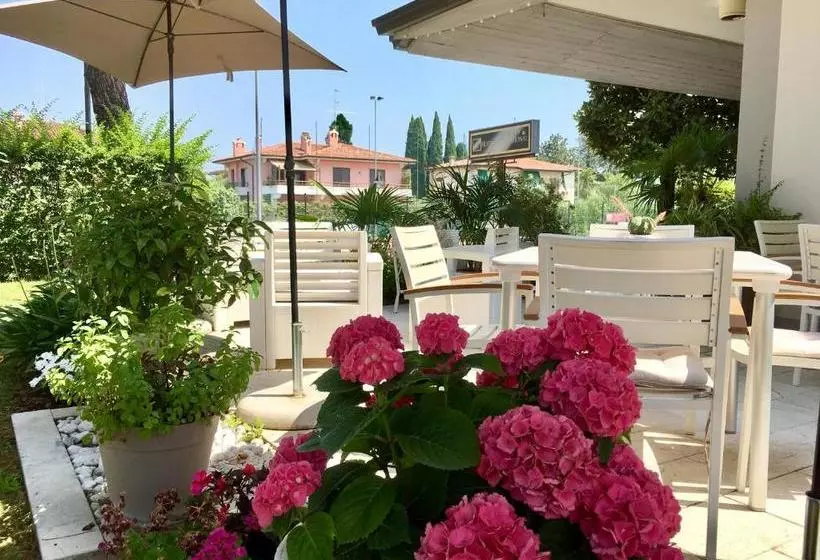 فندق International