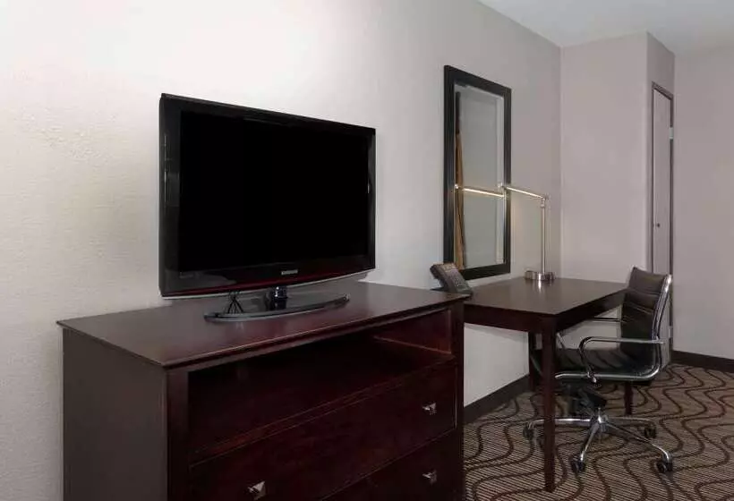 Отель La Quinta By Wyndham Henderson Northeast Denver