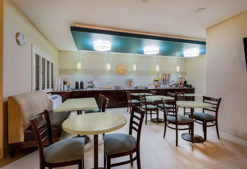 Отель La Quinta By Wyndham Henderson Northeast Denver