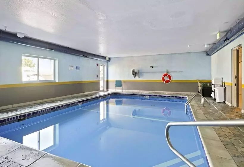 Отель La Quinta By Wyndham Henderson Northeast Denver