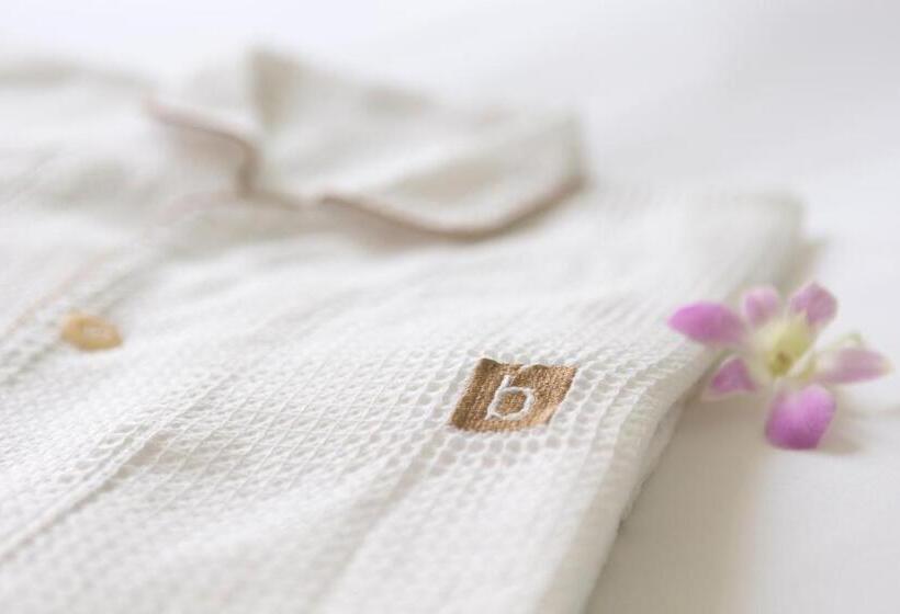 בית מלון כפרי The B Hakata