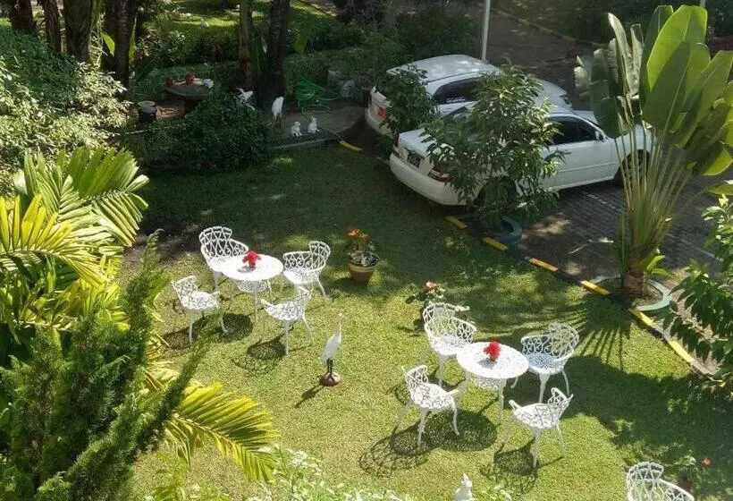 Hotelli Yuzana Garden