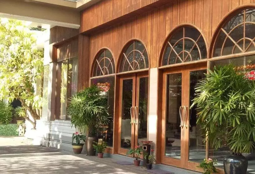 Hotelli Yuzana Garden