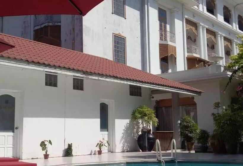 Hotelli Yuzana Garden