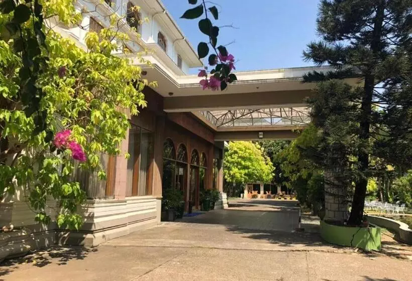 Hotelli Yuzana Garden