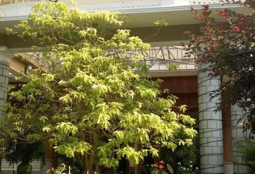 Hotelli Yuzana Garden