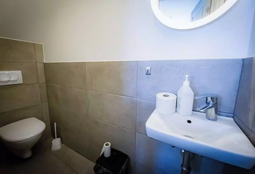 هتل Guesthouse Holl