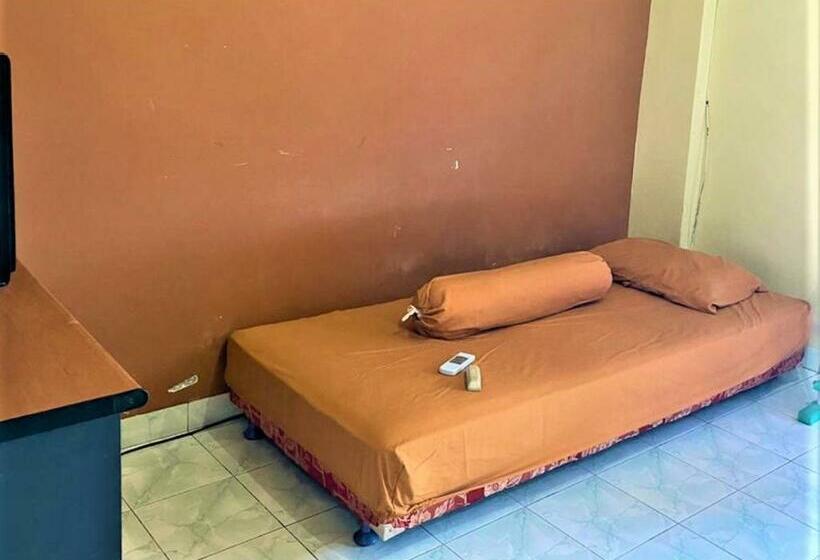 ホテル Lodgins Wahyu Pelita