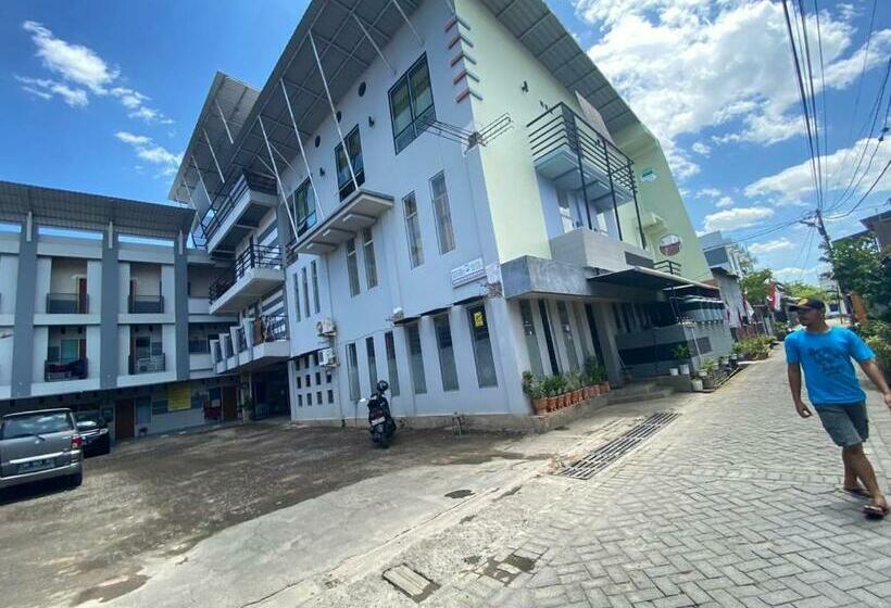 ホテル Lodgins Wahyu Pelita