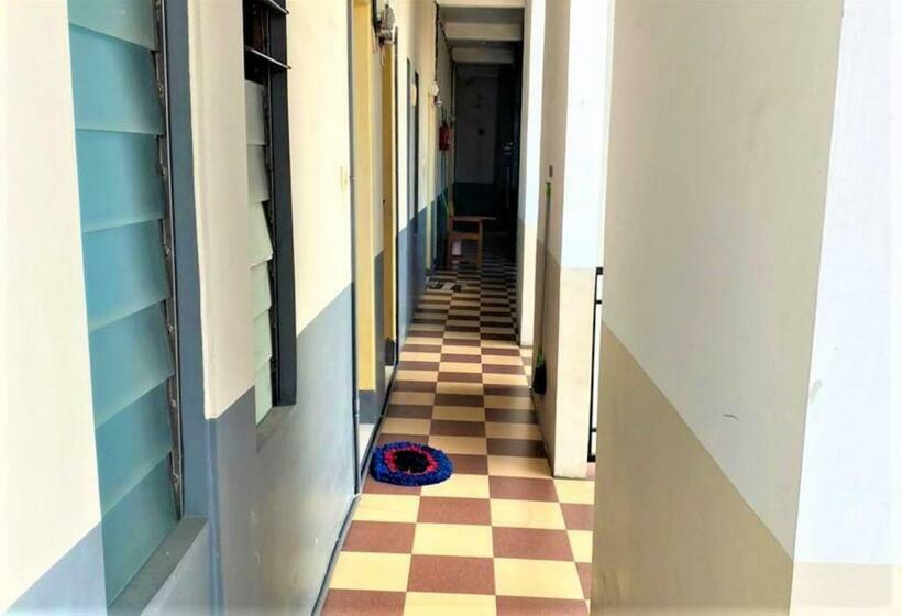 ホテル Lodgins Wahyu Pelita