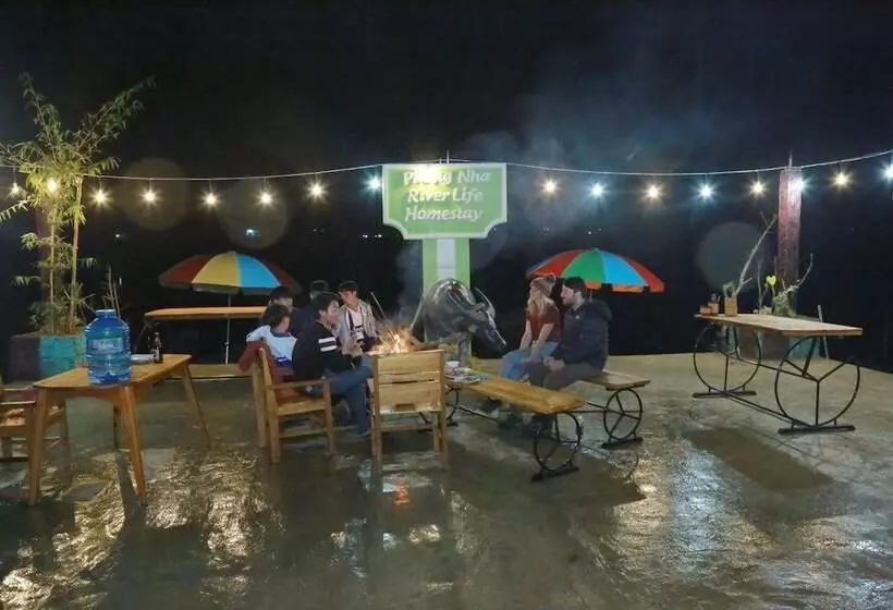 هتل Phong Nha Riverlife Homestay  Hostel