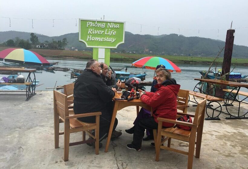 هتل Phong Nha Riverlife Homestay  Hostel