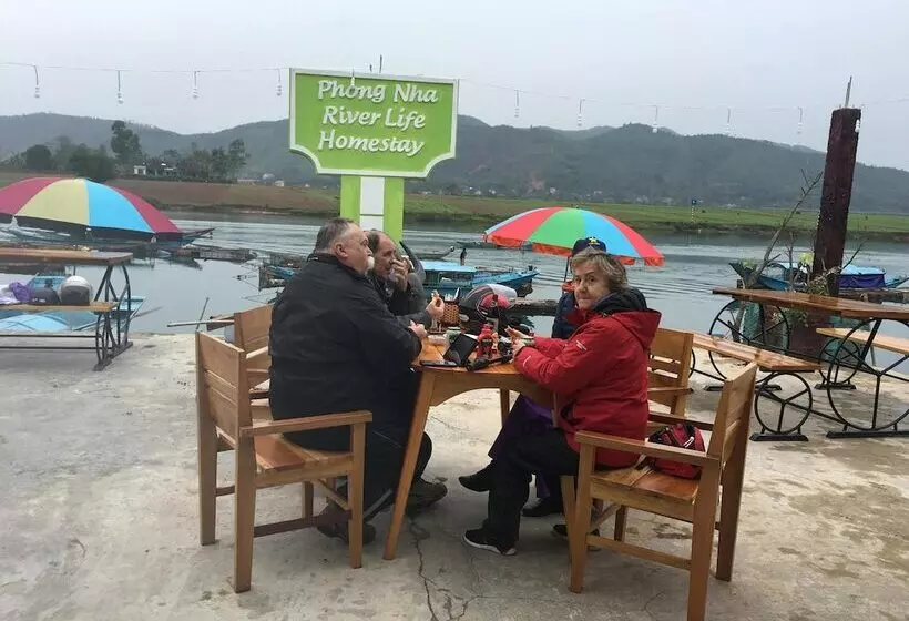 هتل Phong Nha Riverlife Homestay  Hostel